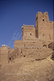 Image du Maroc Professionnelle de  A quelques kilomètres de la ville de Ouarzazate, se trouve un ancien Ksar du Glaoui (ancienne demeure du Pacha Glaouï) au bord de l'Oued, le Samedi 23 Août 1997. (Photo / Abdeljalil Bounhar)